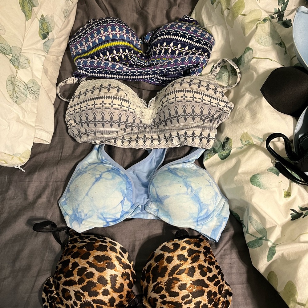 Victoria's Secret Bra Collection - 86 in total. Looking to bundle. $5 EACH - Picture 16 of 16